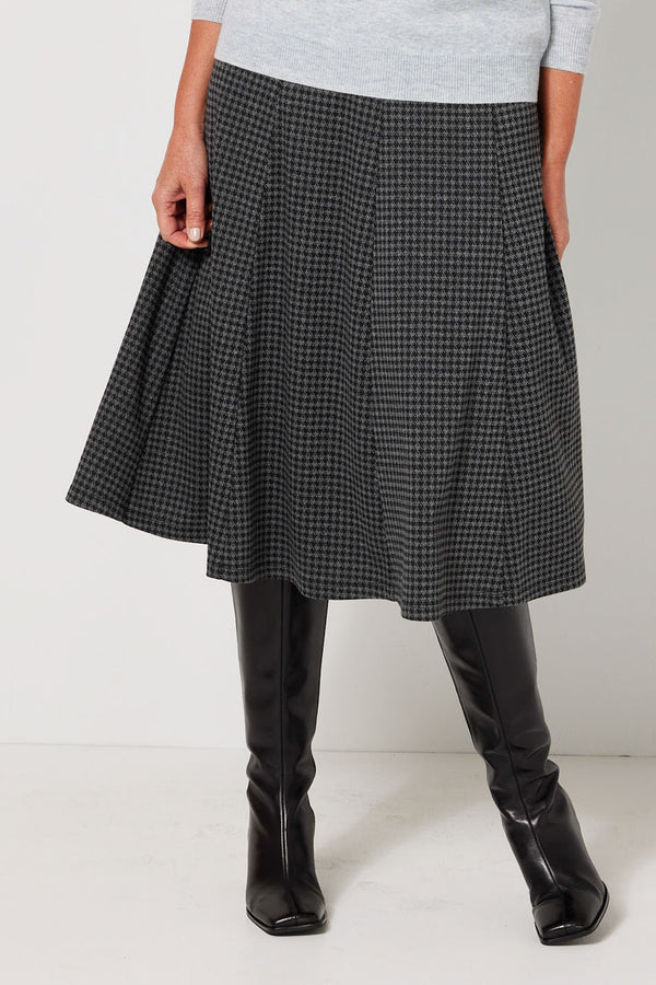 INVERNESS GORED SKIRT